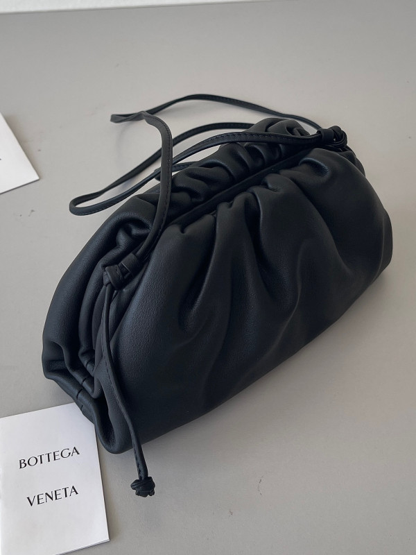 Bo*te*ga ve*ne*ta mini pouch