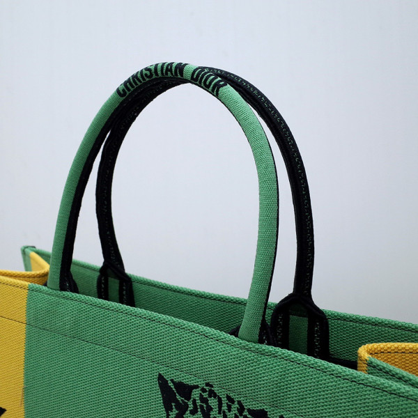 large D*or book tote