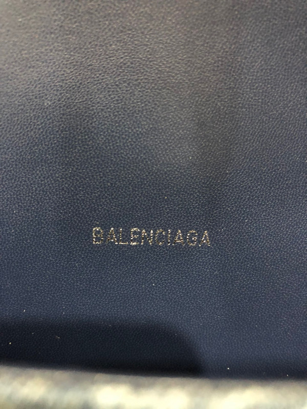 Ba*len*cia*ga hourglass