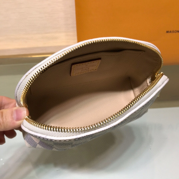 l**is V*t*n cosmetic pouch