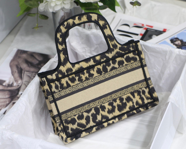 D*or book tote mini