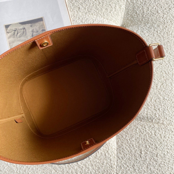 Ce**e medium bucket in triomphe canvas