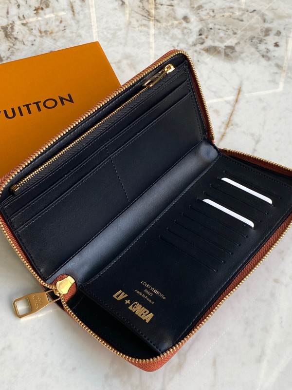 l**is V*t*n lvxnba zippy wallet