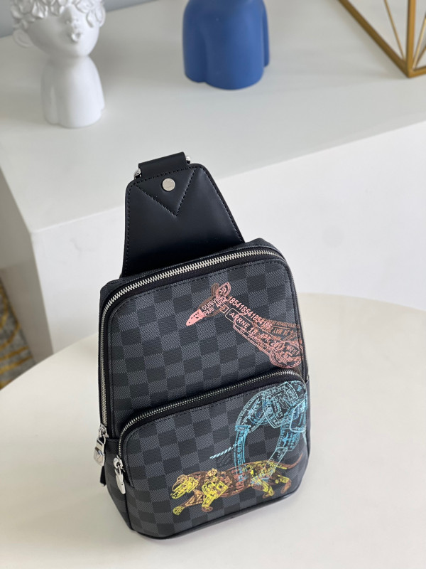 l**is V*t*n avenue slingbag