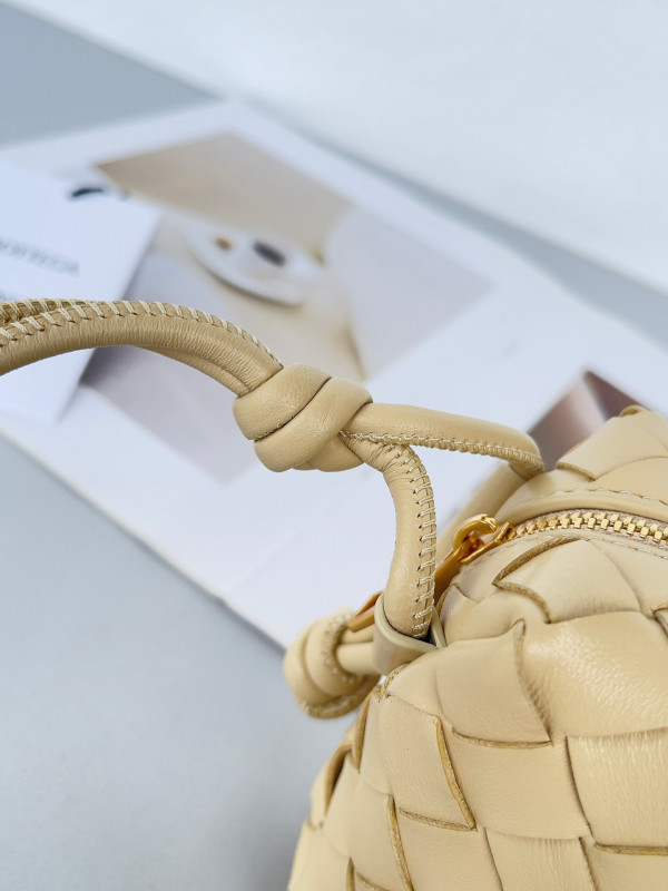 Bo*te*ga ve*ne*ta mini loop camera bag