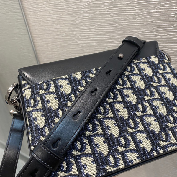 D*or messenger pouch