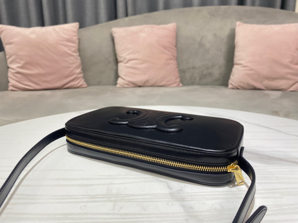 Ce**e mini camera shoulder bag