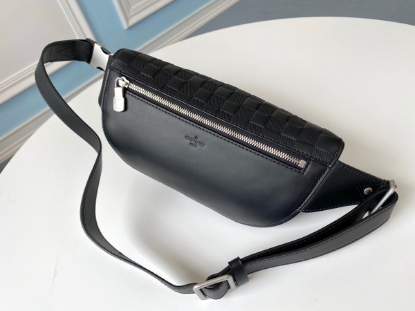 l**is V*t*n campus bumbag
