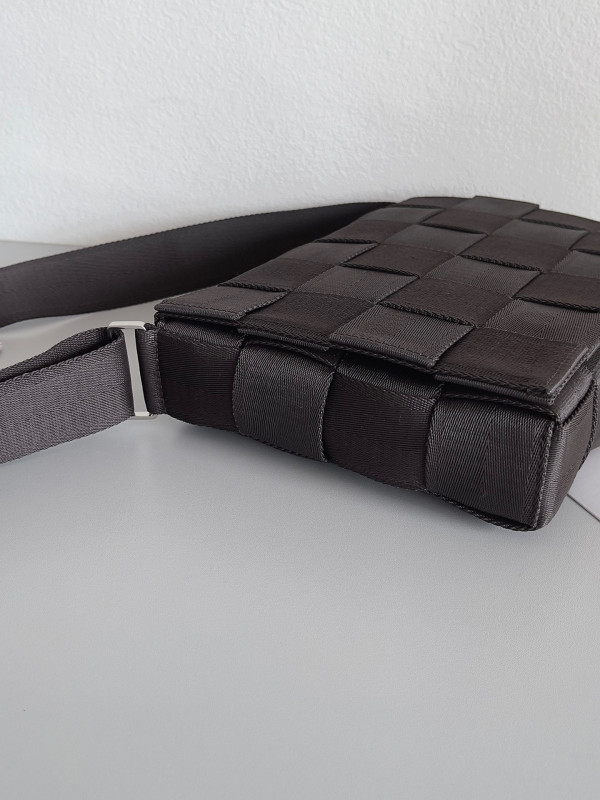 Bo*te*ga ve*ne*ta cassette webbing