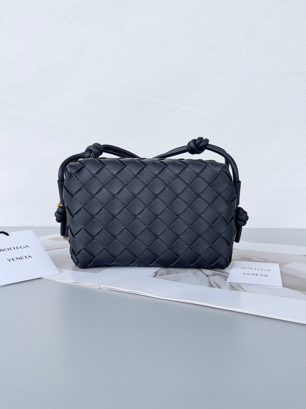 Bo*te*ga ve*ne*ta mini loop camera bag