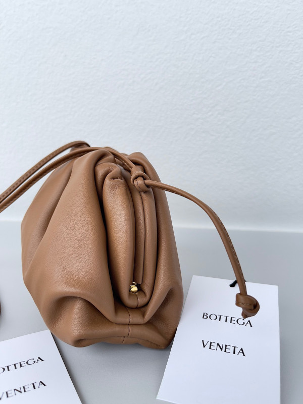 Bo*te*ga ve*ne*ta mini pouch