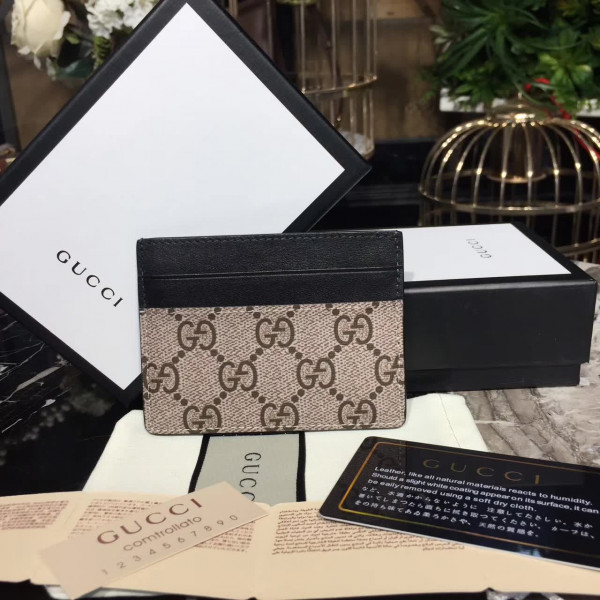 G*u*i card holder