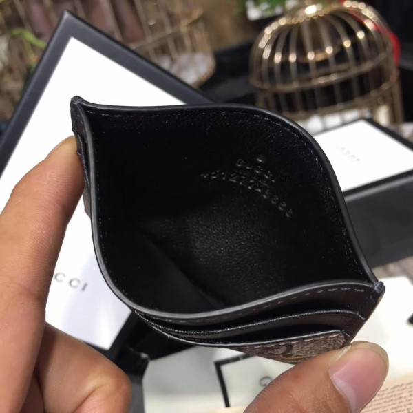 G*u*i card holder