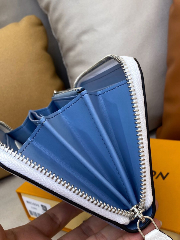 l**is V*t*n zippy wallet
