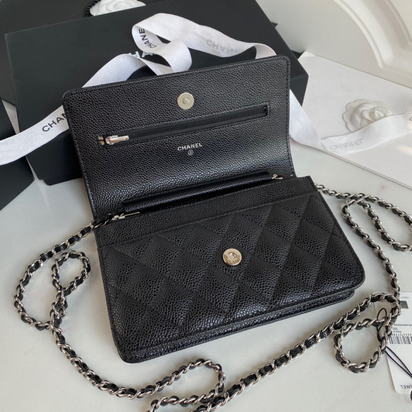 CL CHAIN WALLET CAVIAR NEW EDITION
