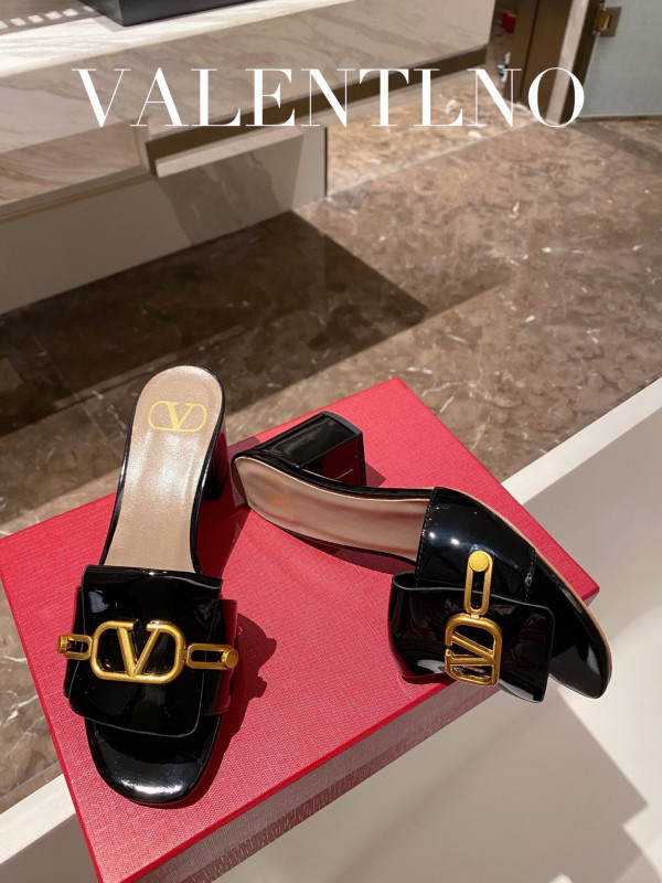 VALENTINO VLOGO SIGNATURE SLIDE SANDAL