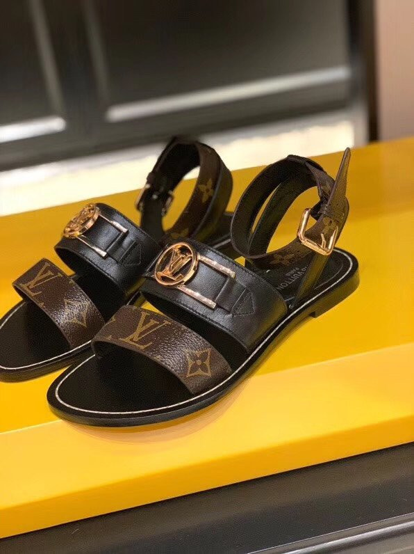 l**is V*t*n academy flat sandal