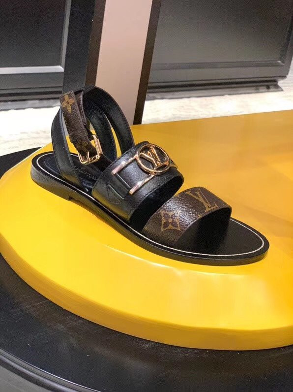 l**is V*t*n academy flat sandal