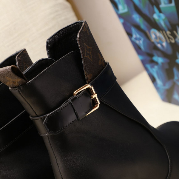 l**is V*t*n star trail ankle boot