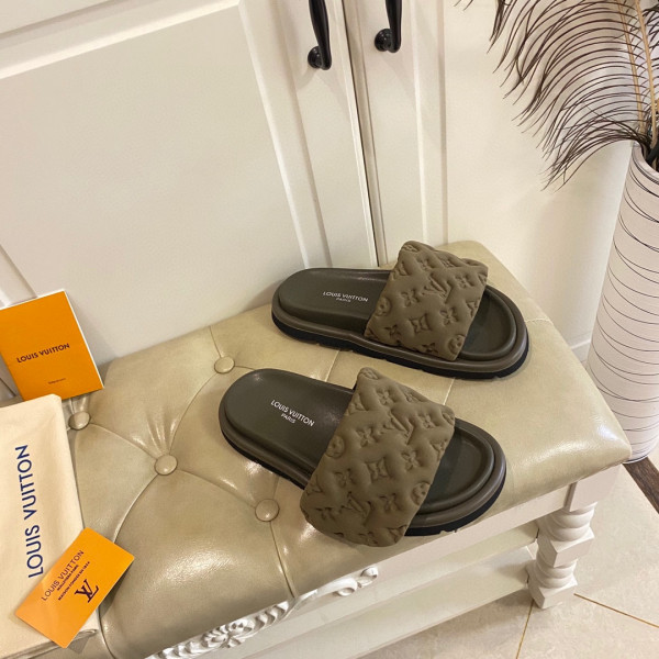l**is V*t*n pool pillow comfort mule