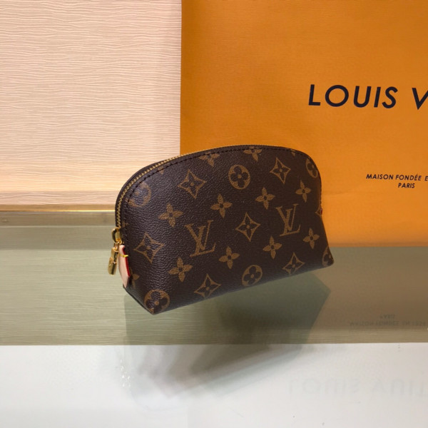 l**is V*t*n cosmetic pouch