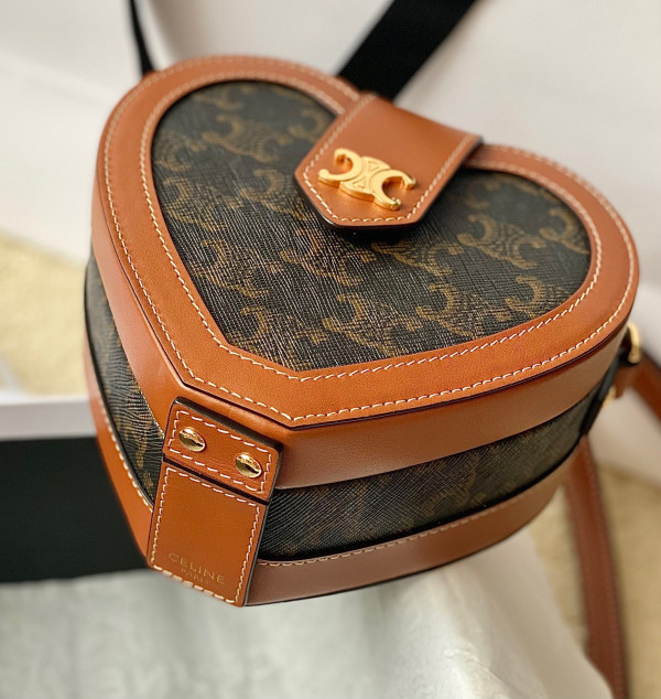 Ce**e tambour cuir triomphe
