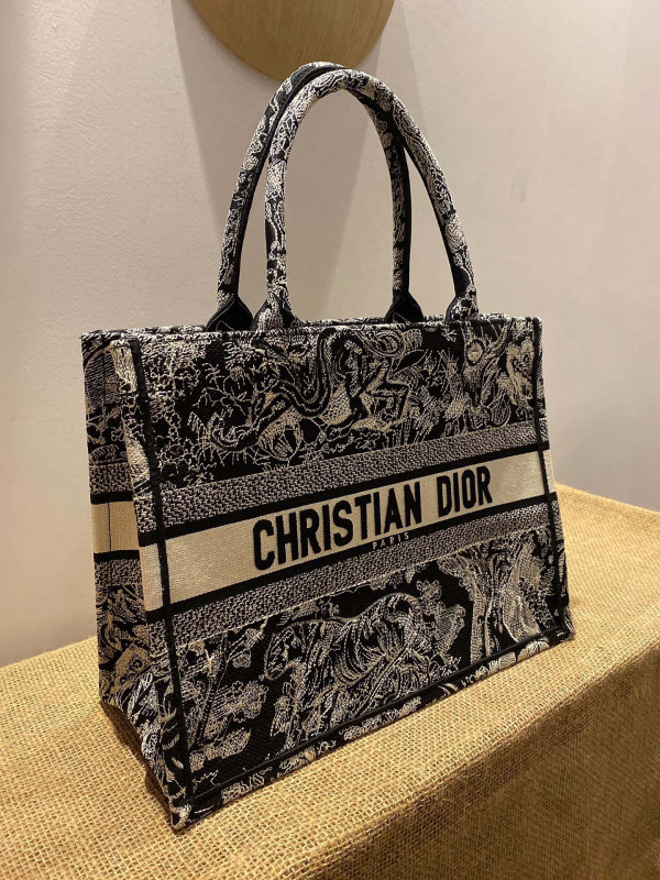 medium D*or book tote