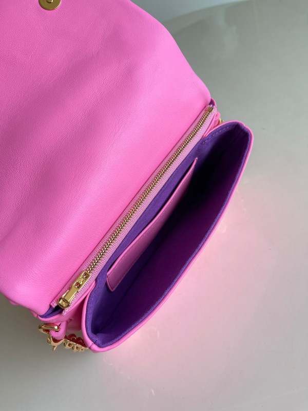 l**is V*t*n pochette coussin