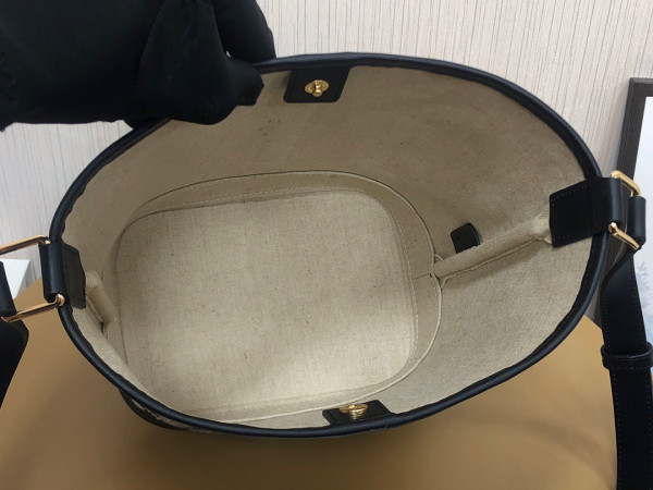 Ce**e medium bucket