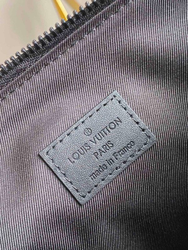 l**is V*t*n ipad pouch