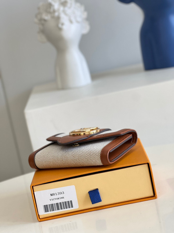 l**is V*t*n pont 9 compact wallet