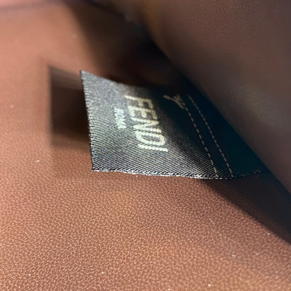 F**di peekaboo iseeu small-27x21x11cm