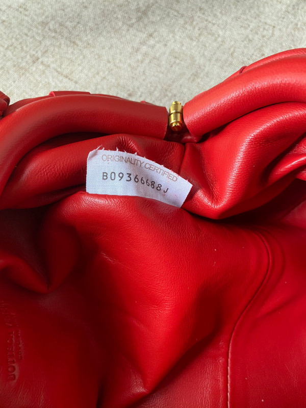 Bo*te*ga ve*ne*ta mini pouch