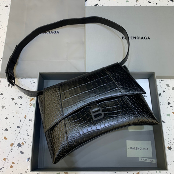 Ba*len*cia*ga downtown medium shoulder bag