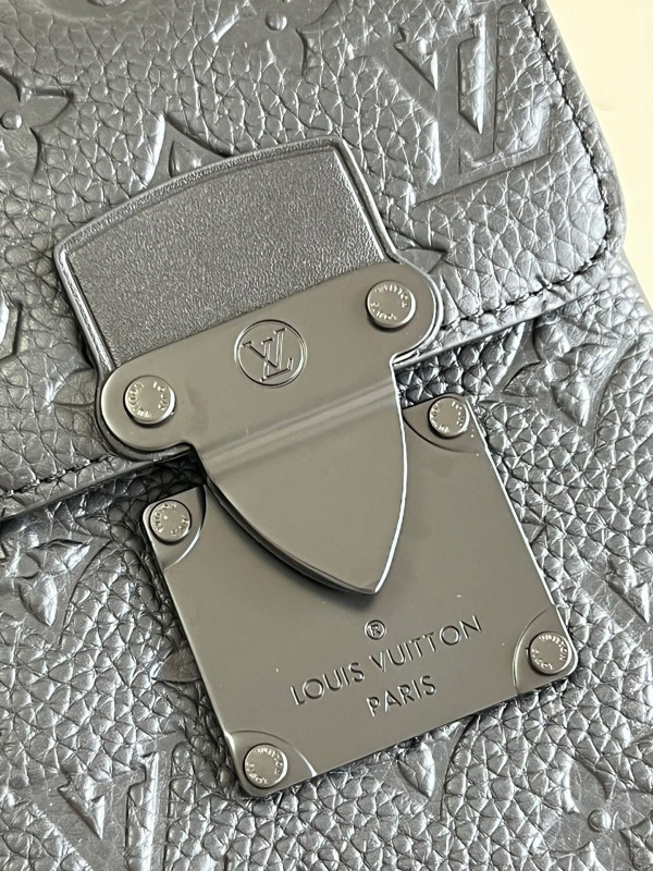 l**is V*t*n s-lock vertical wearable wallet