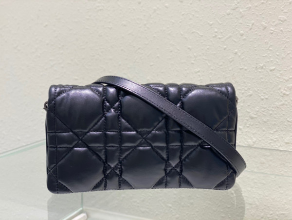 D*or caro macrocannage pouch