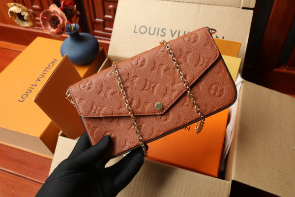 l**is V*t*n pochette fÉlicie