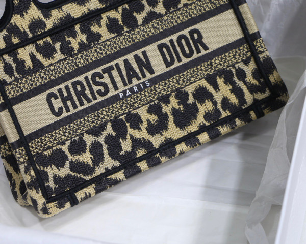 D*or book tote mini