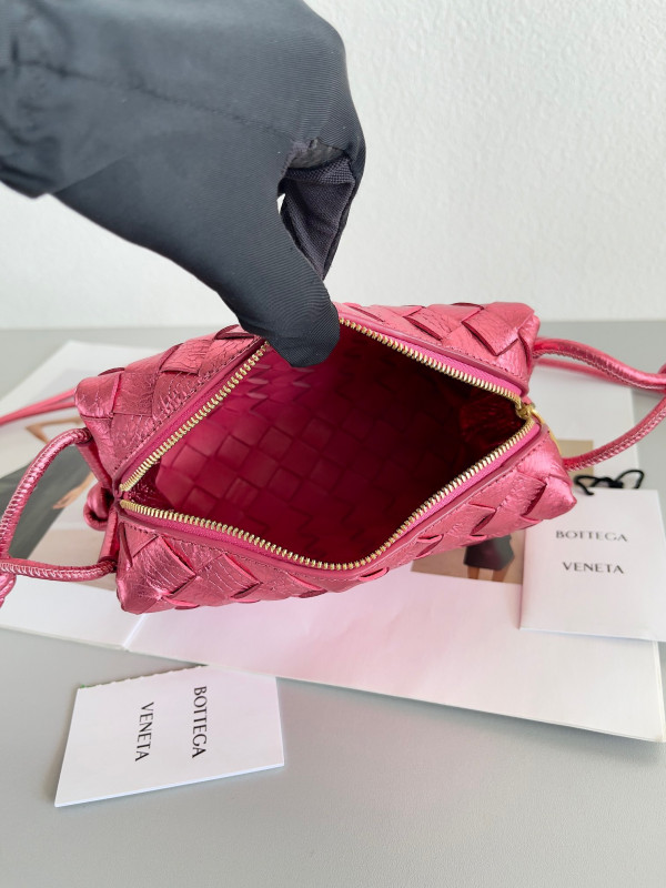 Bo*te*ga ve*ne*ta mini loop camera bag