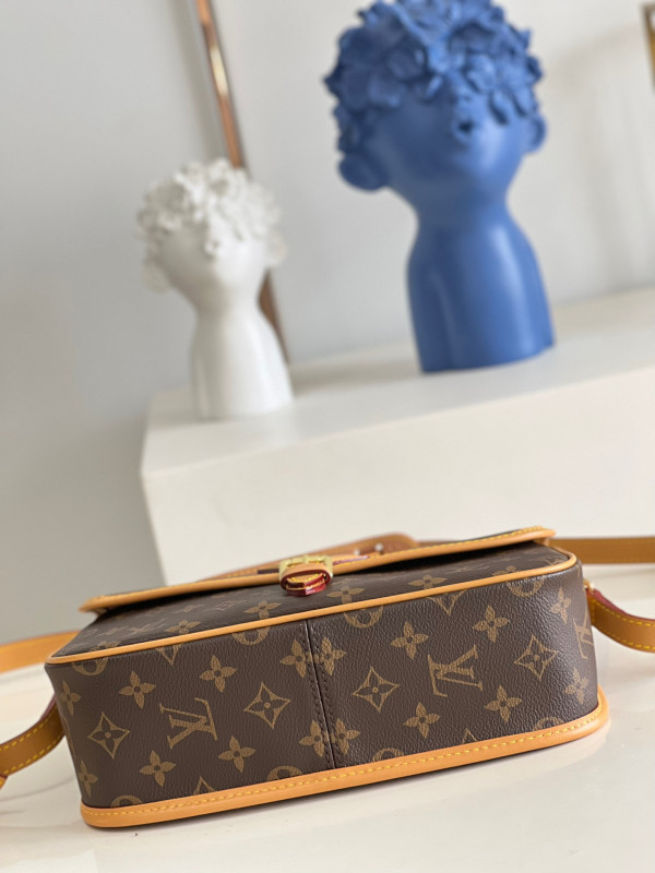l**is V*t*n vintage sologne