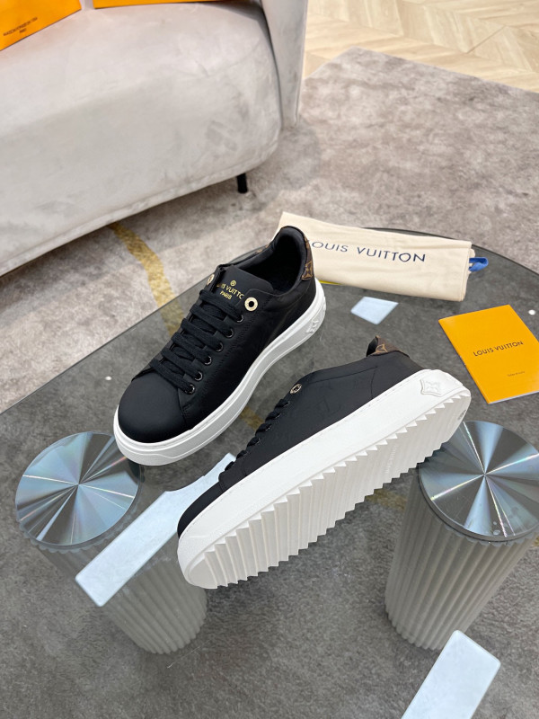 l**is V*t*n women"s time out sneaker