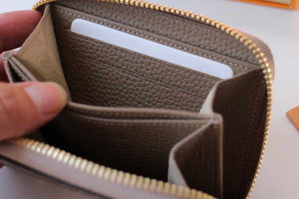 l**is V*t*n zippy coin purse