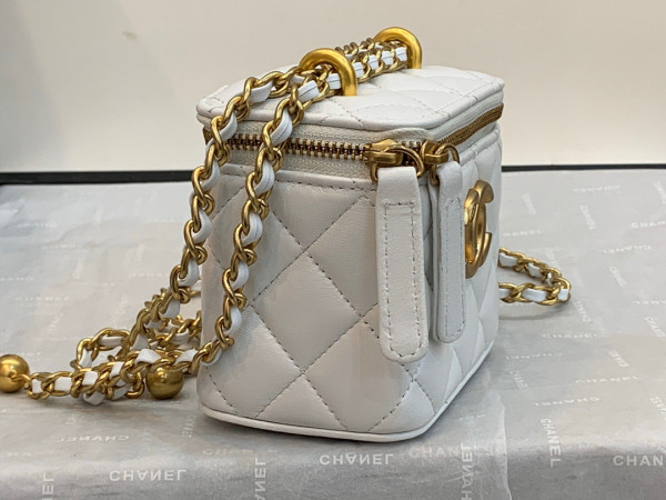 CL SMALL VANITY WITH CHAIN