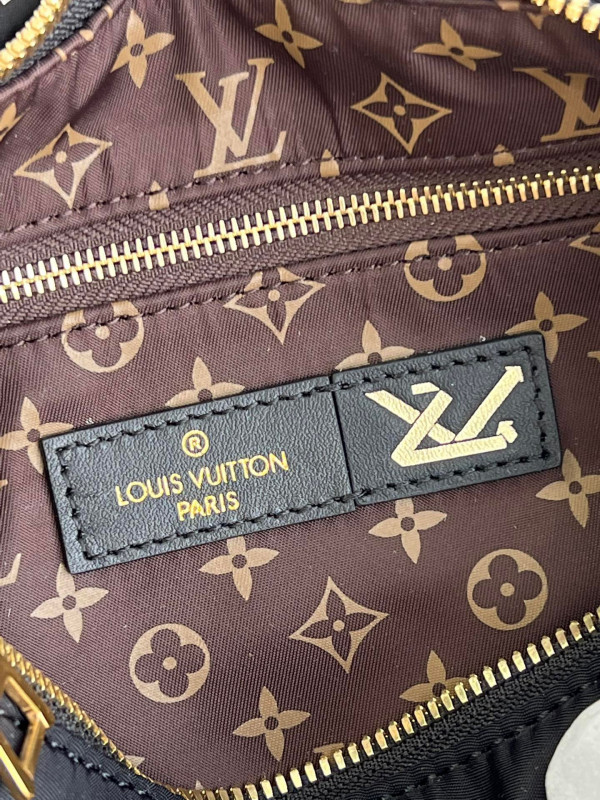 l**is V*t*n speedy bandouliÈre 25