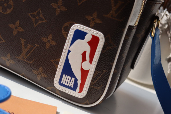 l**is V*t*n lvxnba nil messenger