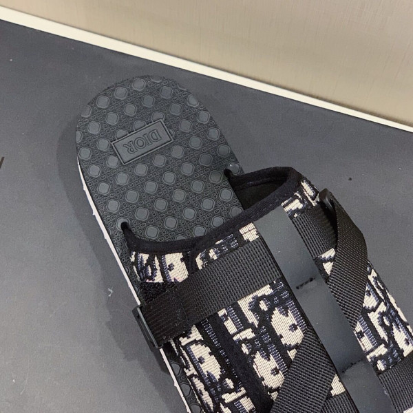 D*or alpha sandal