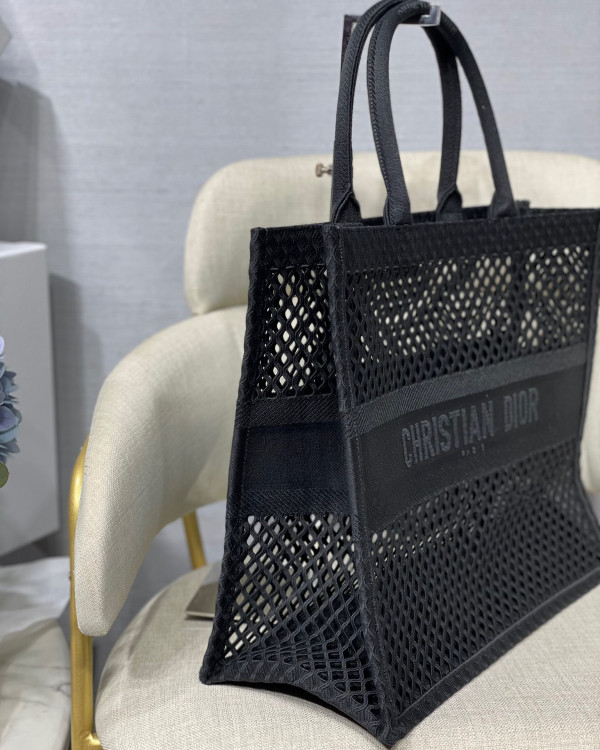 large D*or book tote