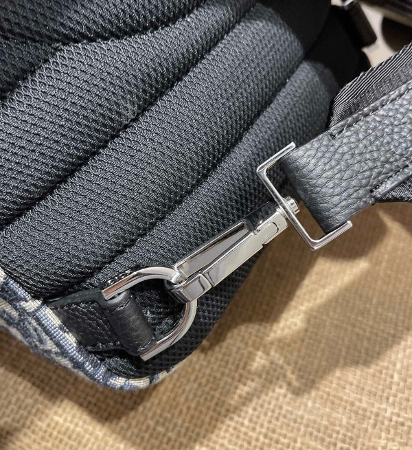 D*or sling bag