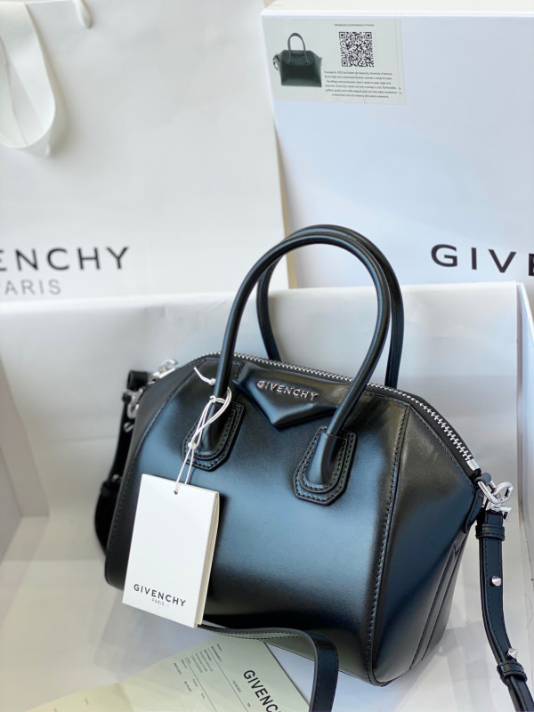 GIVENCHY ANTIGONA MINI/SMALL/MEDIUM IN SMOOTH LEATHER
