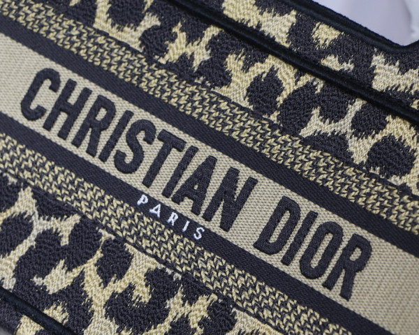 D*or book tote mini
